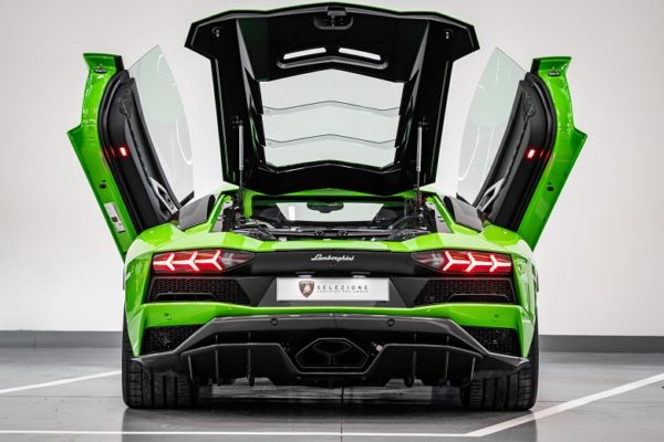 lamborghini aventador coupe v12 740s