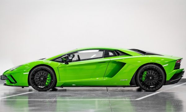 lamborghini aventador coupe v12 740s