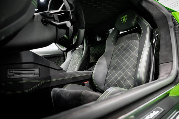 lamborghini aventador coupe v12 740s